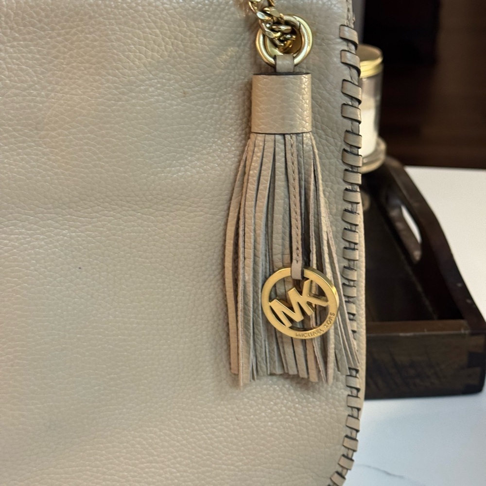 🤍🤎 MICHAEL KORS LIGHT TAN LEATHER WHIPPED CHELSEA BAG! - Picture 3 of 12